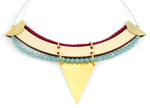 PureCrystal Pacific Opal bib necklace in wood and spinning chic ethnic inspiration : Step 4