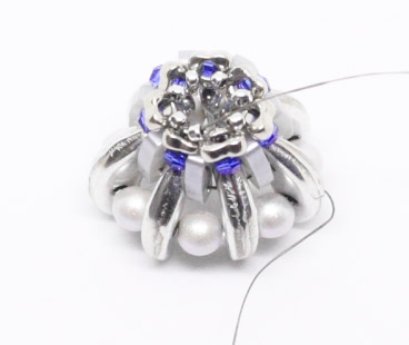 Collier DIY avec des cristaux PureCrystal Majestic Blue, Czechmates et Miyuki Delicas Collier DIY avec des cristaux PureCrystal Majestic Blue, Czechmates et Miyuki Delicas