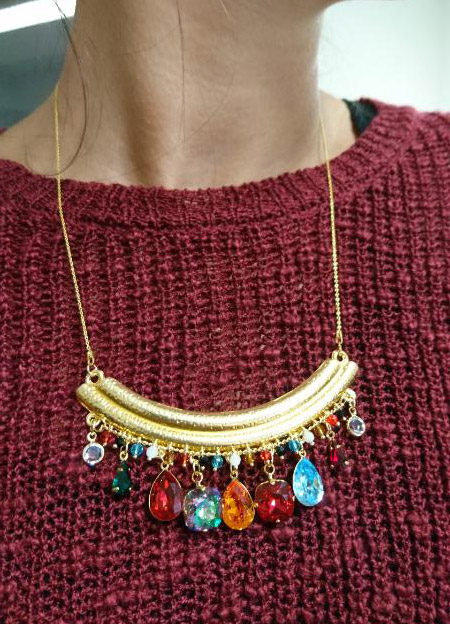 plastron-fin-cristaux-swrarovski-porté