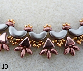 Jéromine necklace Arcos® and Khéops® par Puca and seed beads : Step 10