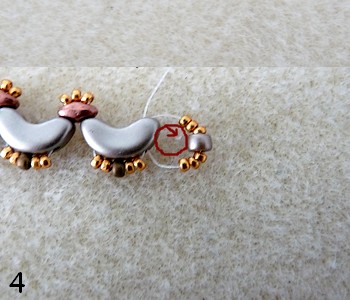 Jéromine necklace Arcos® and Khéops® par Puca and seed beads : Step 4