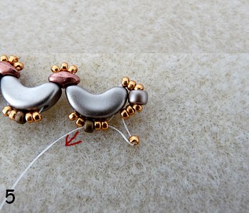 Jéromine necklace Arcos® and Khéops® par Puca and seed beads : Step 5