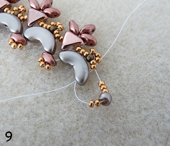 Jéromine necklace Arcos® and Khéops® par Puca and seed beads : Step 9