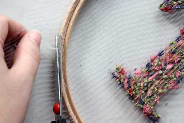 DIY embroidery drum decoration with dried flowers : Step 6