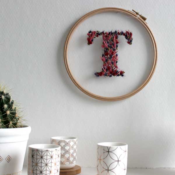Schema  DIY embroidery drum decoration with dried flowers