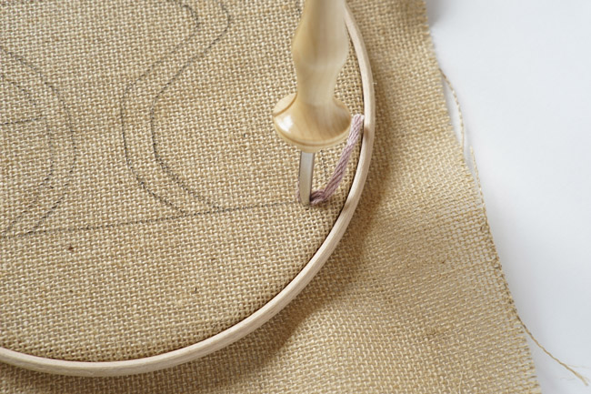 DIY Punch needle embroidered wall decoration tutorial by Julie Robert : Step 4