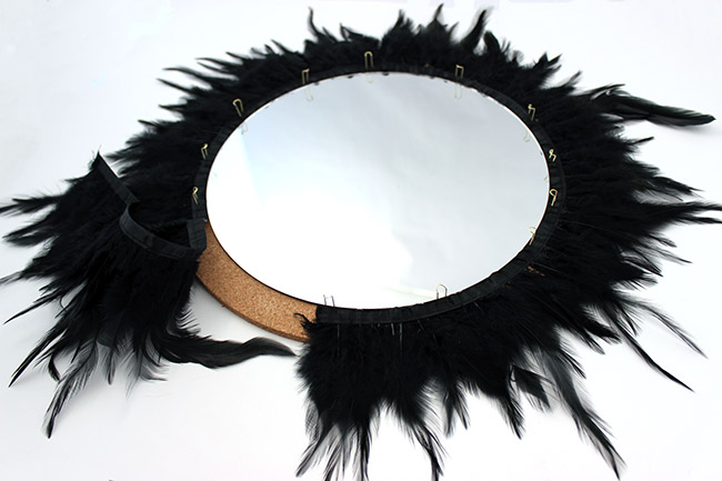 Mirror with feathers and shells : Step 2 Mirror with feathers and shells : Step 2