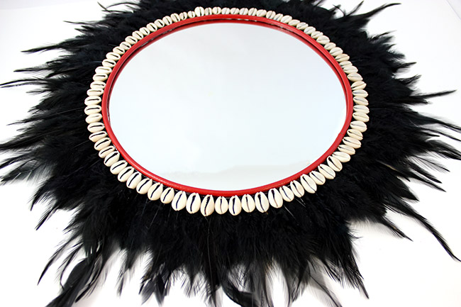 Mirror with feathers and shells : Step 4 Mirror with feathers and shells : Step 4