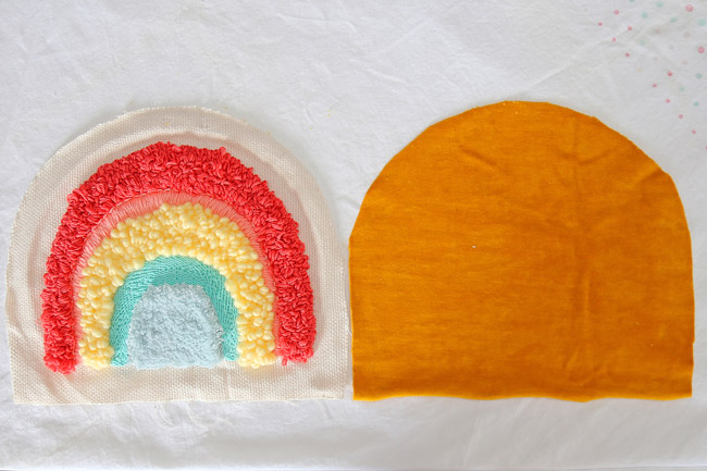 DIY Punch needle rainbow cushion : Step 12