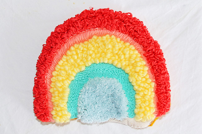 DIY Punch needle rainbow cushion : Step 14