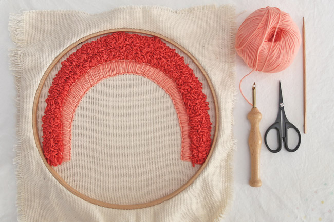 DIY Punch needle rainbow cushion : Step 3