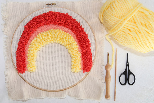 DIY Punch needle rainbow cushion : Step 4