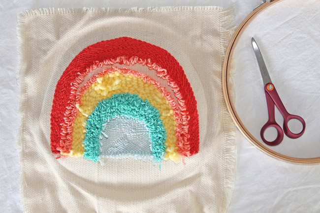 DIY Punch needle rainbow cushion : Step 10