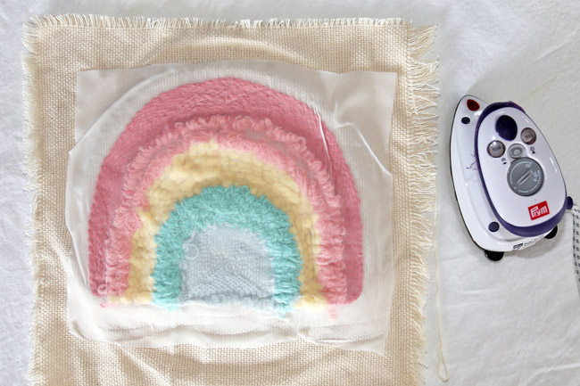 DIY Punch needle rainbow cushion : Step 11