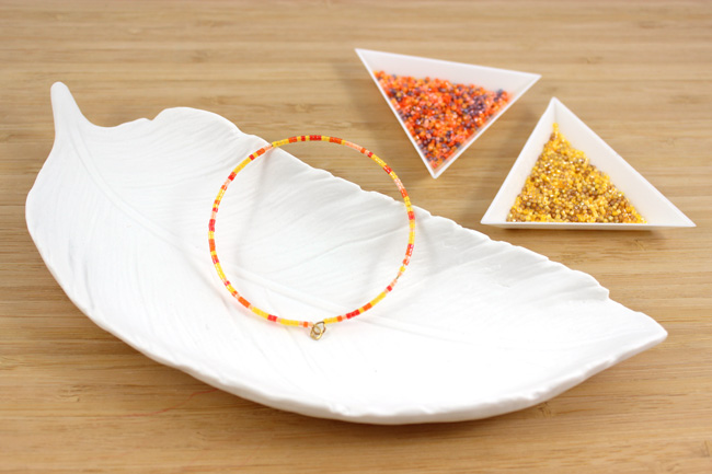 Ultra-simple Miyuki bracelet with memory wire Bracelet Miyuki ultra-simple avec fil mémoire