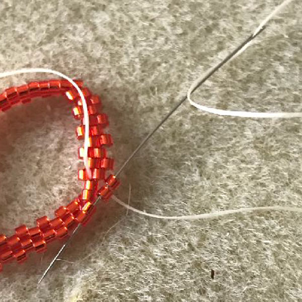 How to match your wrist circumference and the number of Miyuki delicas beads for a circular peyote bracelet and ring Comment faire correspondre son tour de poignet et le nombre de perles Miyuki delicas pour un bracelet et bague en peyote circulaire