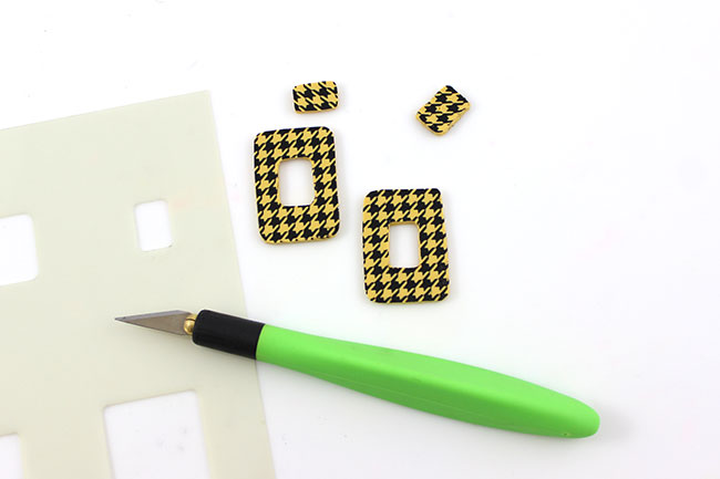 polymer clay and silkscreen houndstooth pattern earrings : Step 4