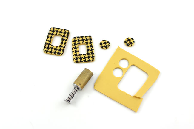 polymer clay and silkscreen houndstooth pattern earrings : Step 5