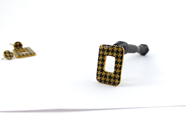 polymer clay and silkscreen houndstooth pattern earrings : Step 7