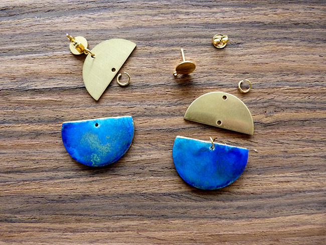Polymer, ink and metal earrings : Step 10