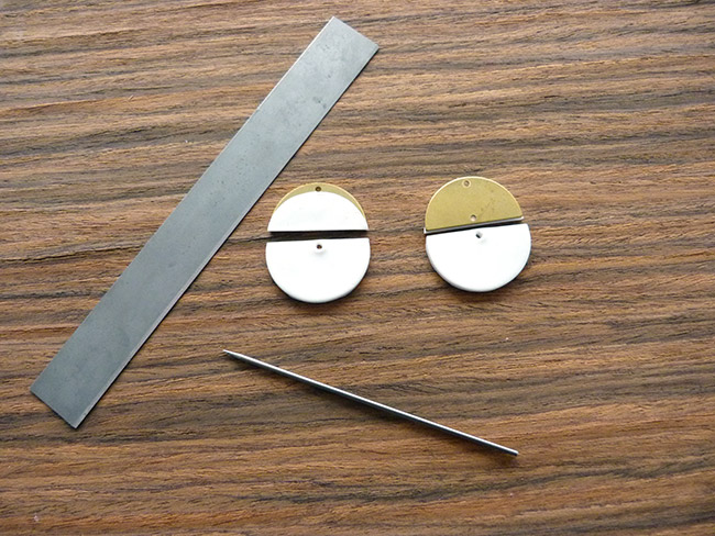 Polymer, ink and metal earrings : Step 2