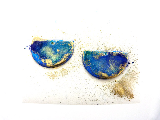 Polymer, ink and metal earrings : Step 7
