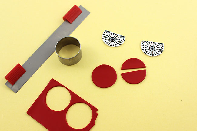 Black and white silkscreen and red half-round earrings : Step 4 Black and white silkscreen and red half-round earrings : Step 4