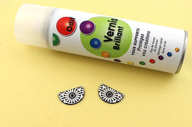 Black and white silkscreen and red half-round earrings : Step 6 Black and white silkscreen and red half-round earrings : Step 6