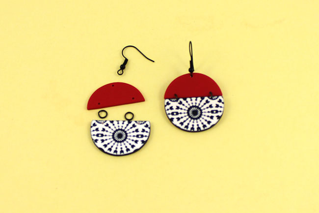 Black and white silkscreen and red half-round earrings : Step 8 Black and white silkscreen and red half-round earrings : Step 8