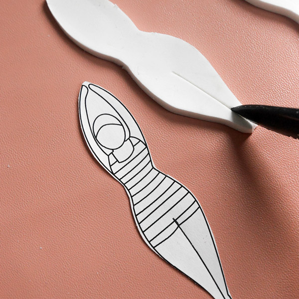 Broche DIY baigneuse en pâte polymère