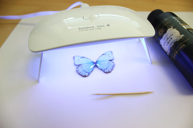 Collier papillon lampe uv