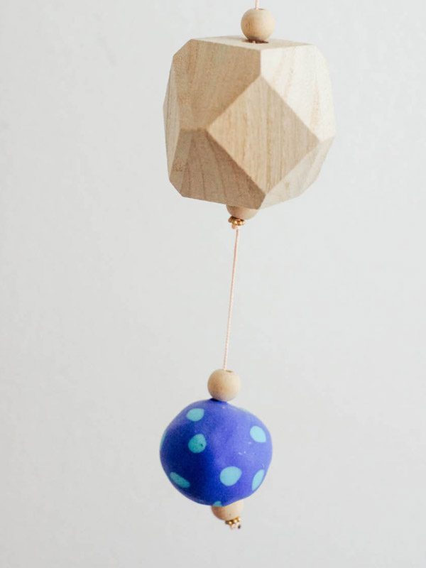 DIY hanging mobile in Fimo clay and natural wood : Step 4