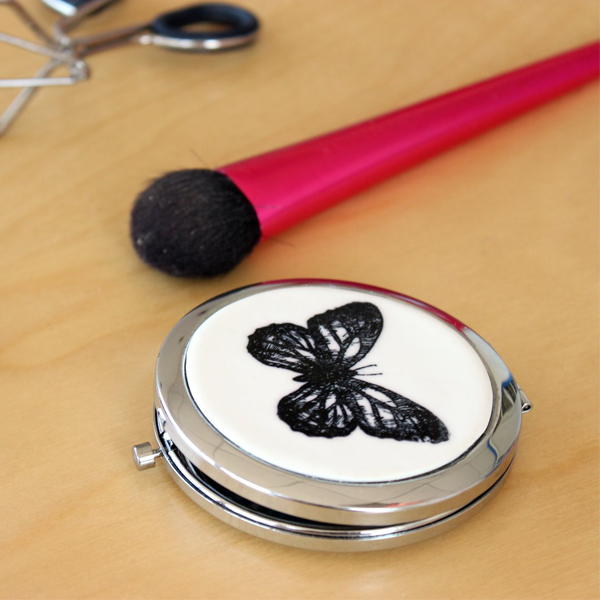 Customized metal box with polymer clay and butterfly stamp Customized metal box with polymer clay and butterfly stamp