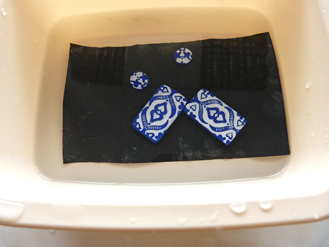 Imitation ceramic polymer clay earrings : Step 7