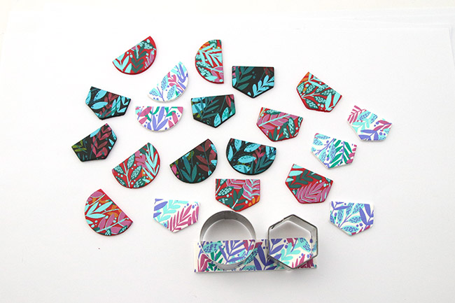 Foliage silkscreen earrings : Step 7