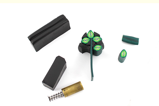 Making a duck leaf in Fimo clay : Step 12