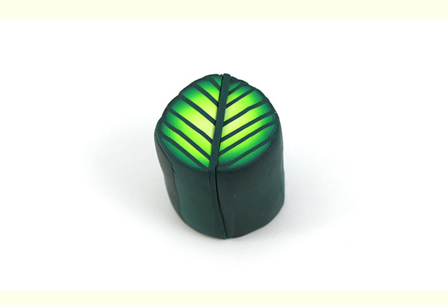 Making a duck leaf in Fimo clay : Step 8