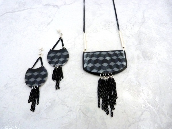 Earring and long necklace set made of polymer clay with a 3D-pattern