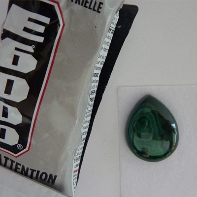 Soutache Quetzal pendant and Pear Malachite cabochon : Step 1