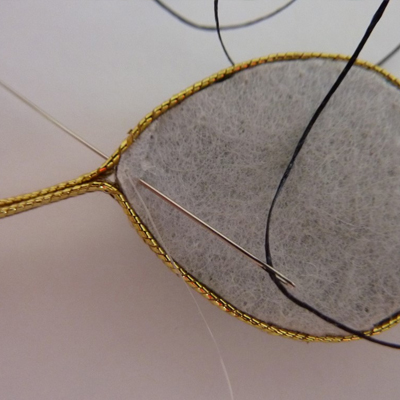 Soutache Quetzal pendant and Pear Malachite cabochon : Step 3