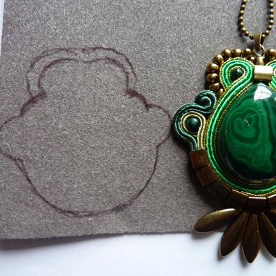 Soutache Quetzal pendant and Pear Malachite cabochon : Step 9