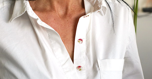 Creating resin sewing buttons