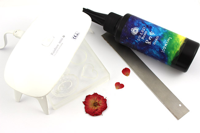 Heart in UV Led resin and ebony-effect polymer : Step 1 Heart in UV Led resin and ebony-effect polymer : Step 1