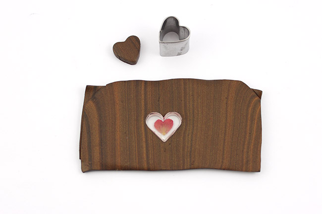 Heart in UV Led resin and ebony-effect polymer : Step 7 Heart in UV Led resin and ebony-effect polymer : Step 7