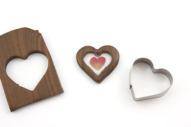 Heart in UV Led resin and ebony-effect polymer : Step 8 Heart in UV Led resin and ebony-effect polymer : Step 8