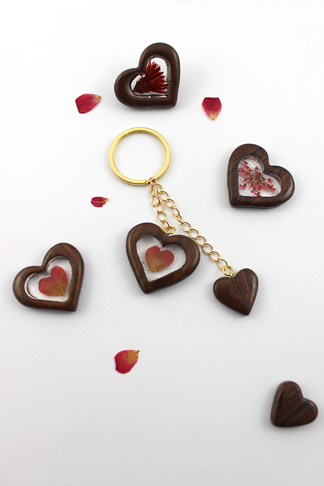 Schema Heart in UV Led resin and ebony-effect polymer Schema Heart in UV Led resin and ebony-effect polymer