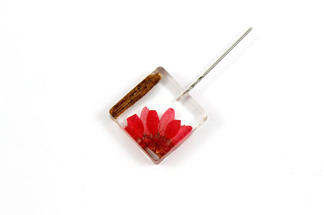 Resin pendant with flower and wood inclusion : Step 5