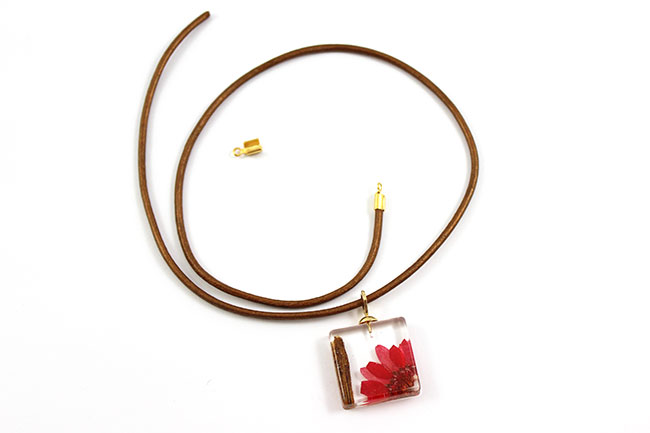 Resin pendant with flower and wood inclusion : Step 7