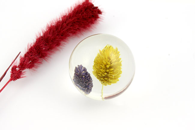 Resin paper-press ball with dried flower inclusion