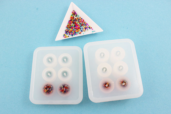 Epoxy resin bead with inclusion of Miyuki pearls